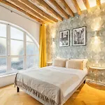 Historical Apartment In The Heart Of Paris -7